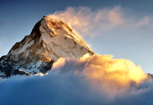 山顶云层