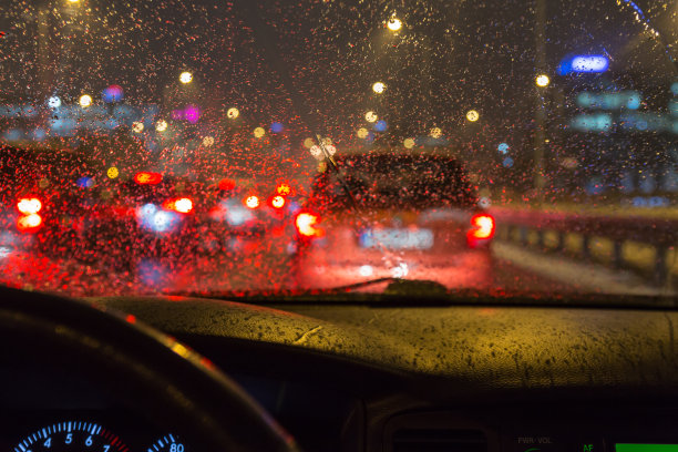 雨中驾驶