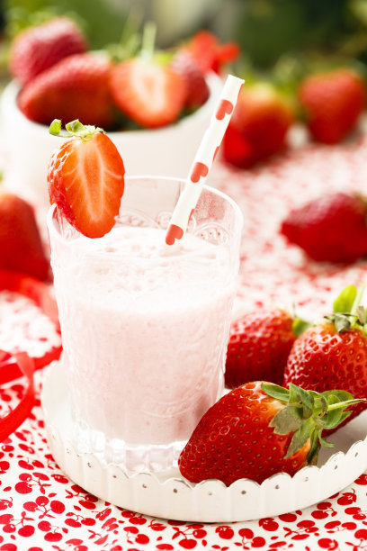 草莓椰汁奶昔