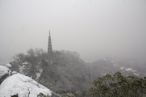 西湖下雪