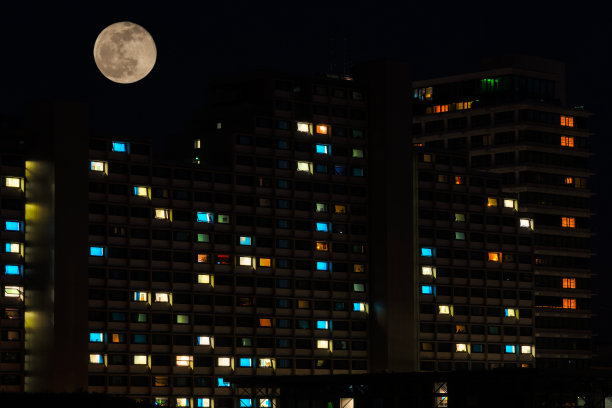 摩天楼夜景近景