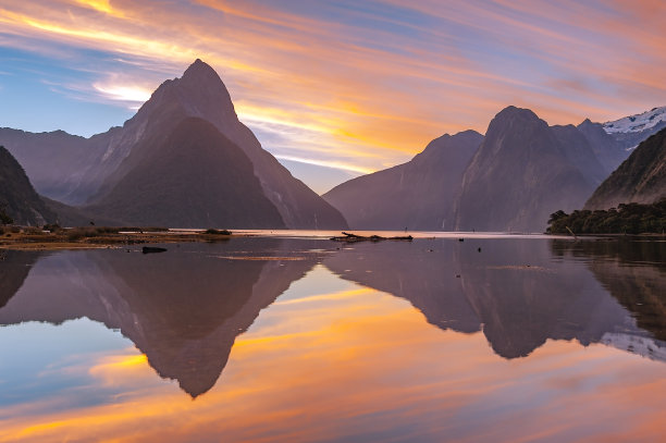 夕阳下的大山风景