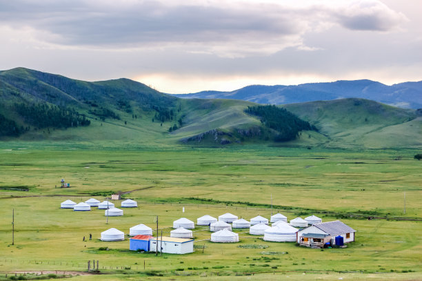 草原蒙古包风光