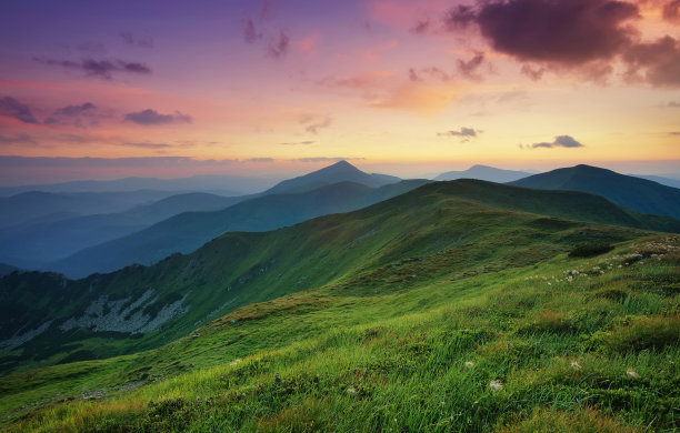 夕阳下的大山风景