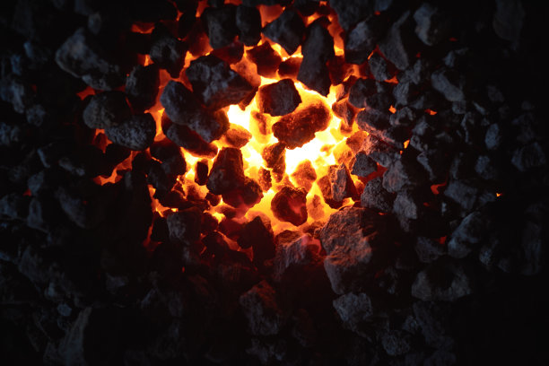 燃烧的木炭