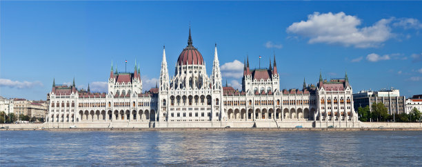 匈牙利红色标志建筑