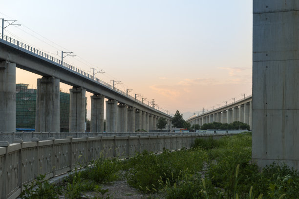 高铁路线高架桥