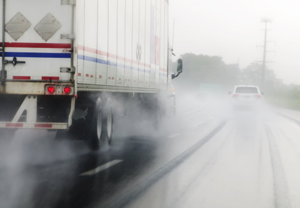 雨中堵车