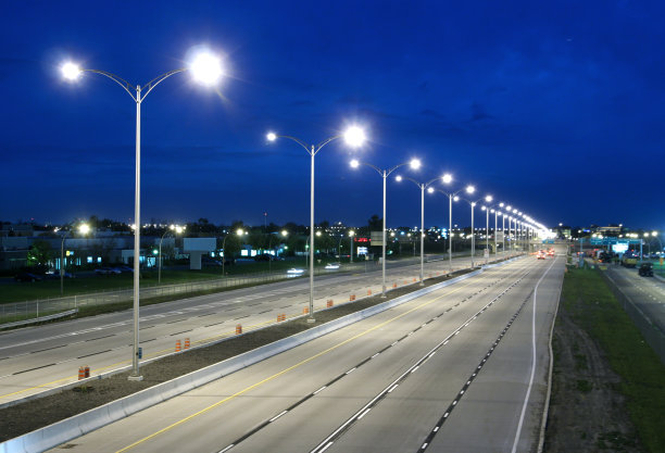 空荡荡的道路