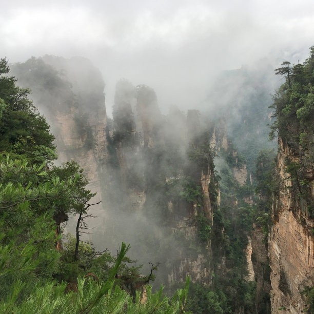 张家界雨景