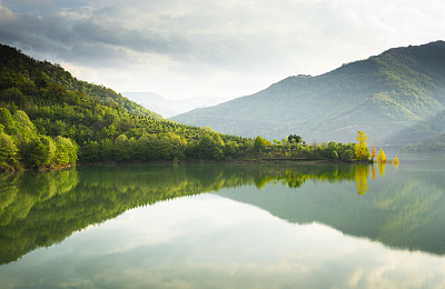 山水湖景