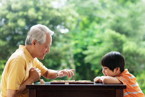 与孩童下棋