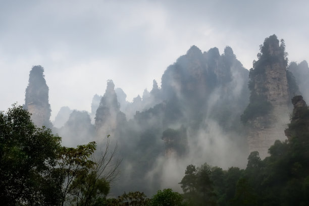 张家界雨景