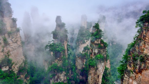 张家界雨景