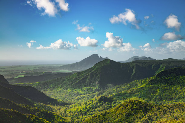 航拍海岛丛林风景