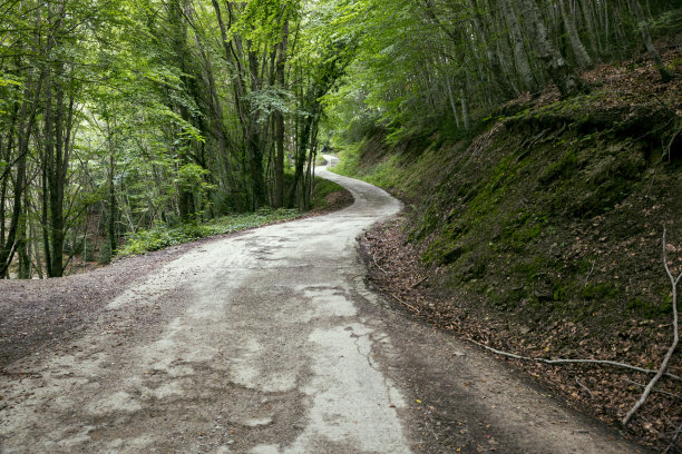 山路崎岖