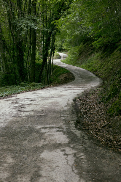 山路崎岖