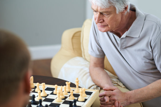 下棋的美人