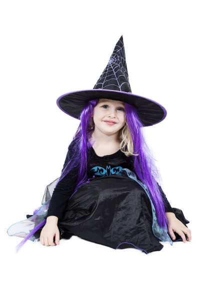 小巫女坐在扫帚上
