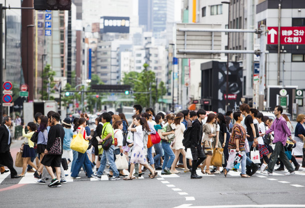 老人过马路