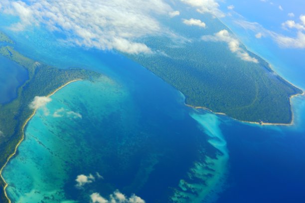 航拍海岛丛林风景