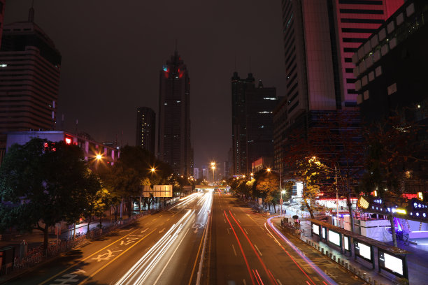 道路路面和深圳办公楼现代建筑