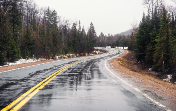 雨后的道路