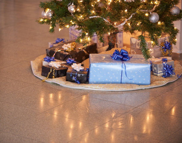圣诞节里的圣诞树和礼盒