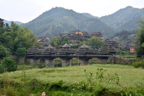 山间河流廊桥