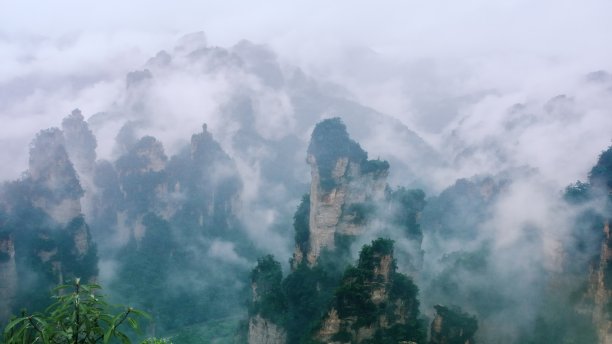 张家界雨景