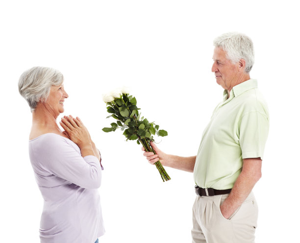 给女人送花的老人