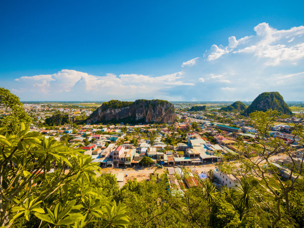 岘港