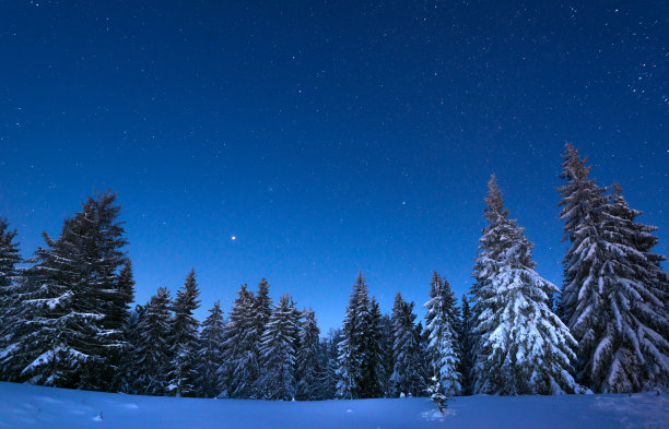 冰天雪地冬夜