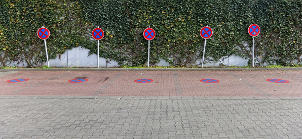 停车场停车位交通标识标牌导向牌
