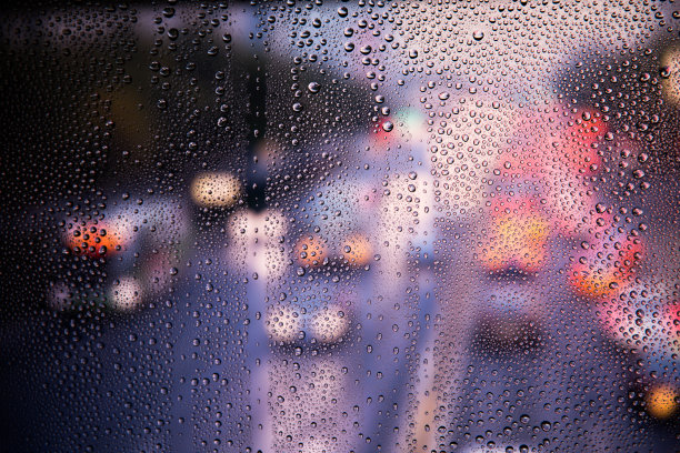 雨中堵车