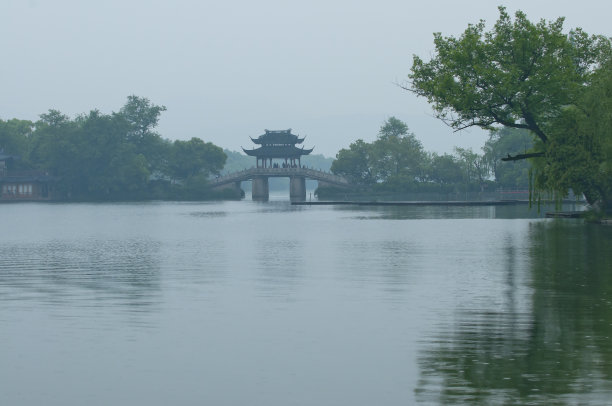 雨中杭州