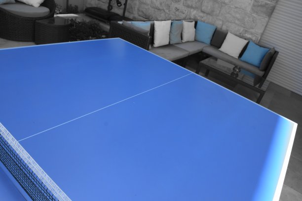 蓝色台球桌