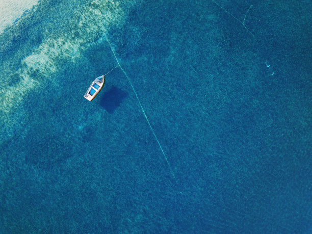 蓝色海水