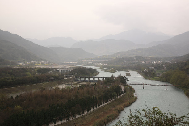 河道 水坝