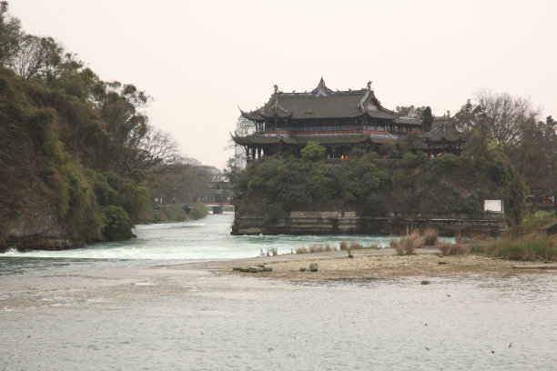 河道 水坝