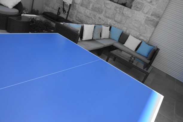 蓝色台球桌