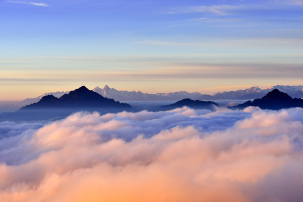 雪山山峰