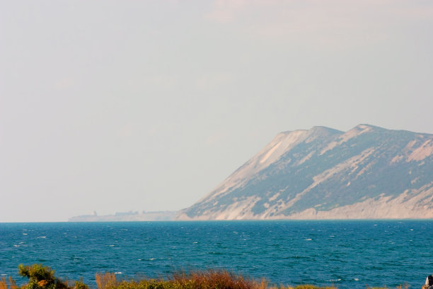 海浪图案山脉山峦背景