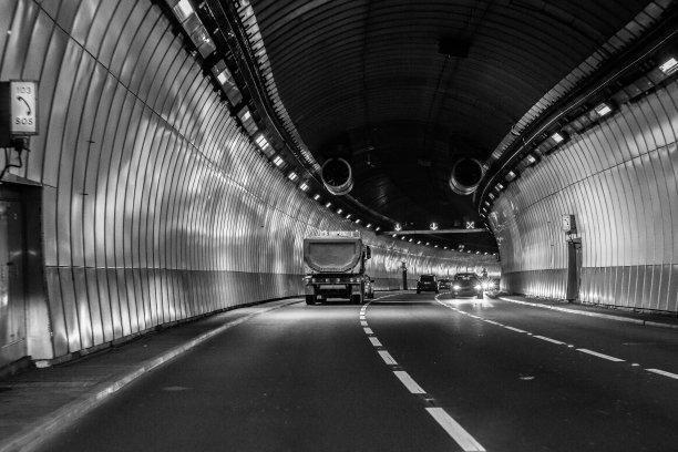 公路隧道出口