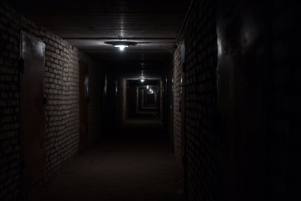 黑暗的楼道