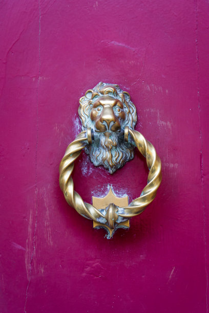 铜色门环