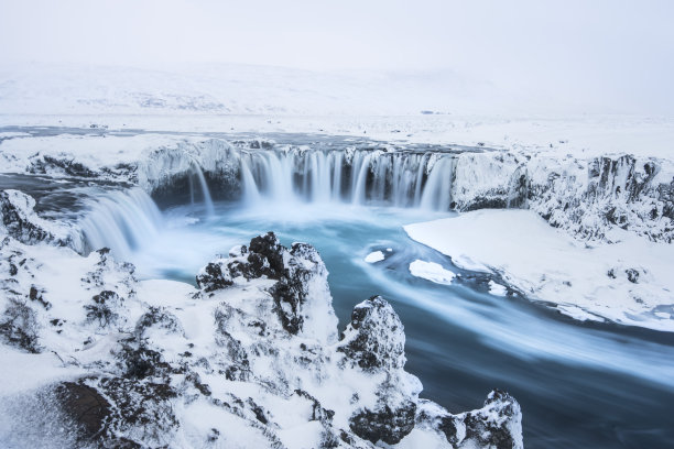 山林雪景