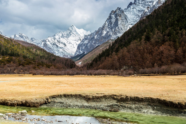 稻城亚丁雪山风光