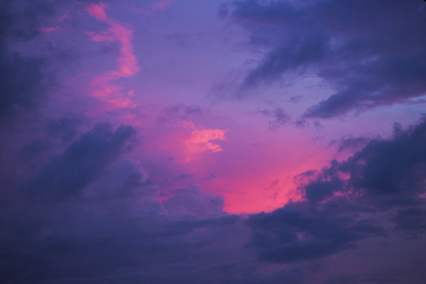 紫色云层