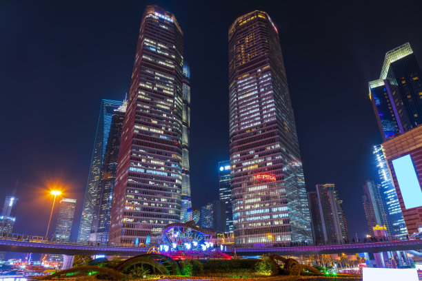 上海陆家嘴金融中心街道夜景